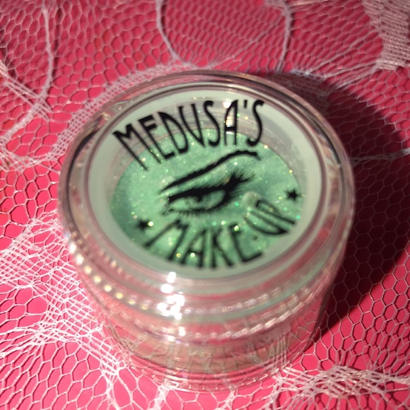 🌟🧚♀️WICCA Medusa Makeup Glitter Pot NWT - Picture 7 of 7